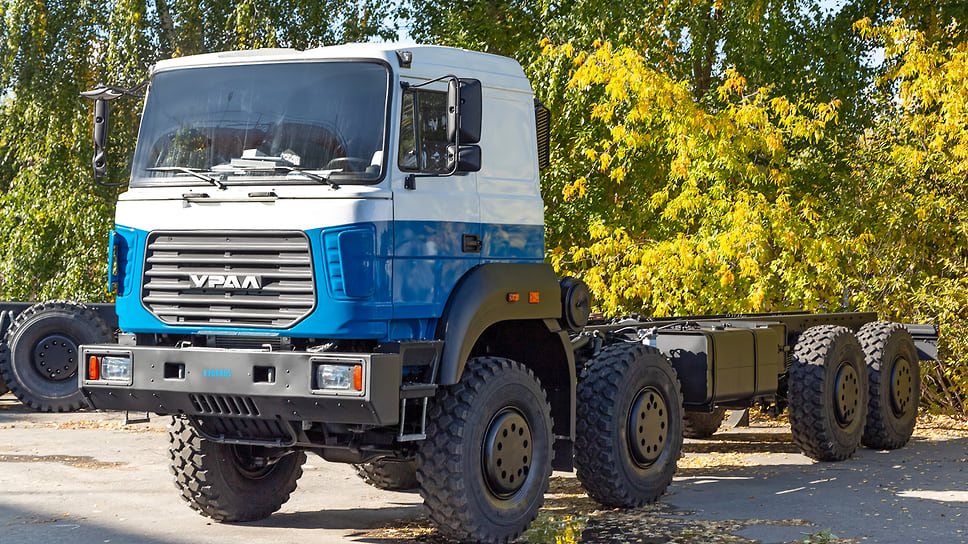 Тяжелый грузовик УРАЛ-9593
