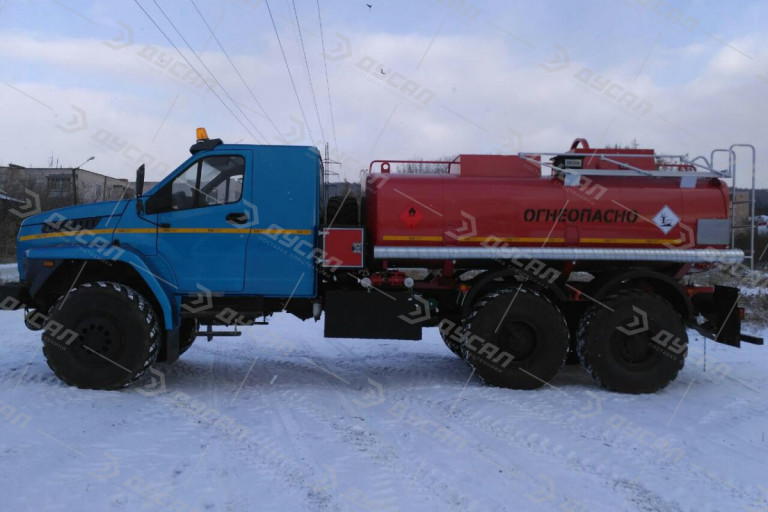 Автотопливозаправщик АТЗ-10 на базе УРАЛ NEXT 4320-72Е5 со спальным местом