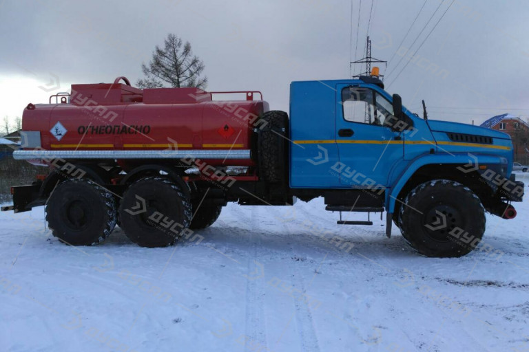 Автотопливозаправщик АТЗ-10 на базе УРАЛ NEXT 4320-72Е5 со спальным местом