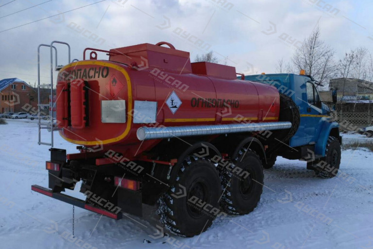 Автотопливозаправщик АТЗ-10 на базе УРАЛ NEXT 4320-72Е5 со спальным местом