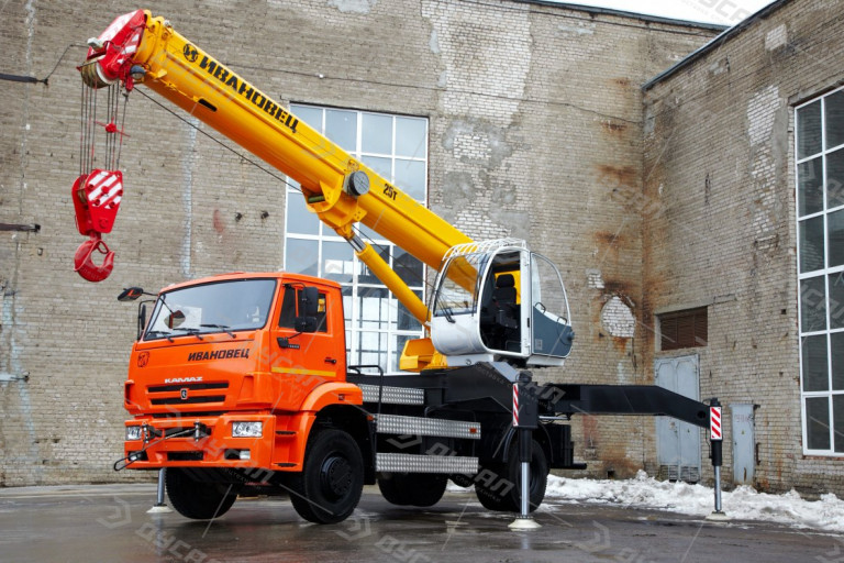 Автокран "ИВАНОВЕЦ" КС-55744 серия "БУЛЬДОГ" на шасси КамАЗ 53605 (ОВОЙД)