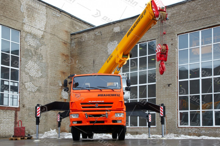 Автокран "ИВАНОВЕЦ" КС-55744 серия "БУЛЬДОГ" на шасси КамАЗ 53605 (ОВОЙД)