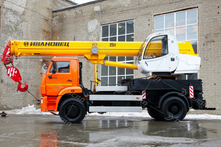 Автокран "ИВАНОВЕЦ" КС-55744 серия "БУЛЬДОГ" на шасси КамАЗ 53605 (ОВОЙД)