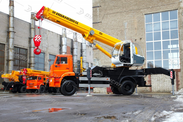 Автокран "ИВАНОВЕЦ" КС-55744 серия "БУЛЬДОГ" на шасси КамАЗ 53605 (ОВОЙД)
