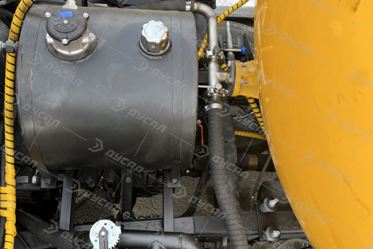 Кислотовоз АЦК-12 на шасси КАМАЗ 65115 Кислотовоз АЦК-12 на шасси КАМАЗ 65115