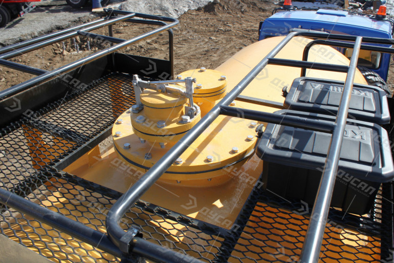 Кислотовоз АЦК-10 на шасси КАМАЗ 43118