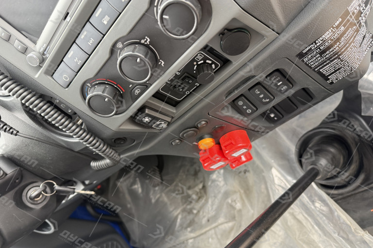 Автомобиль для перевозки взрывчатых веществ ВВ с отсеком для сопровождения на базе УРАЛ 4320 NEXT