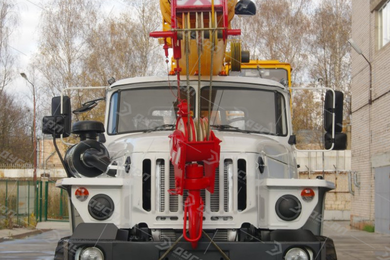 Урал 5557 Автокран
