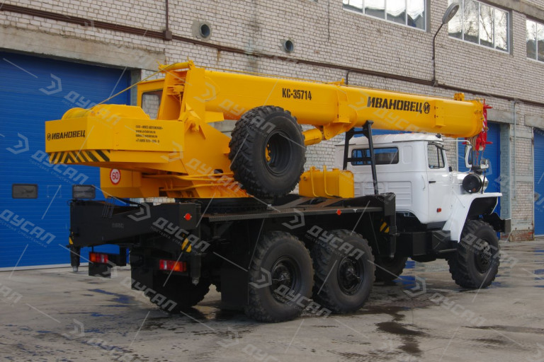Автокран ИВАНОВЕЦ КС-35714 на шасси УРАЛ