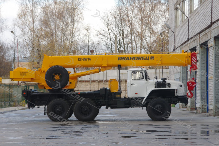 Автокран ИВАНОВЕЦ КС-35714 на шасси УРАЛ