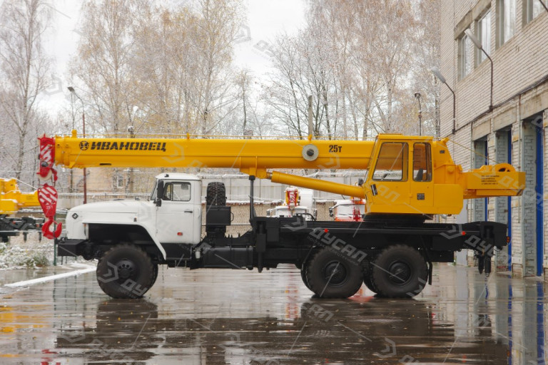 Автокран "ИВАНОВЕЦ" КС-45717-1 на шасси УРАЛ 4320 (ОВОИД)