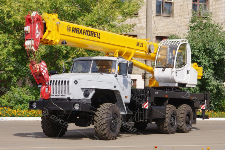 Автокран "ИВАНОВЕЦ" КС-45717-1Р на шасси УРАЛ 4320 (ОВОИД)
