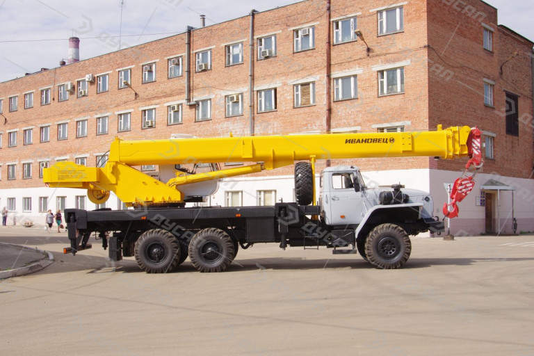 Автокран "ИВАНОВЕЦ" КС-45717-1Р на шасси УРАЛ 4320 (ОВОИД)