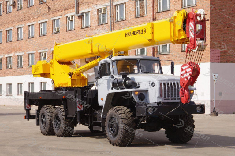Автокран "ИВАНОВЕЦ" КС-45717-1Р на шасси УРАЛ 4320 (ОВОИД)