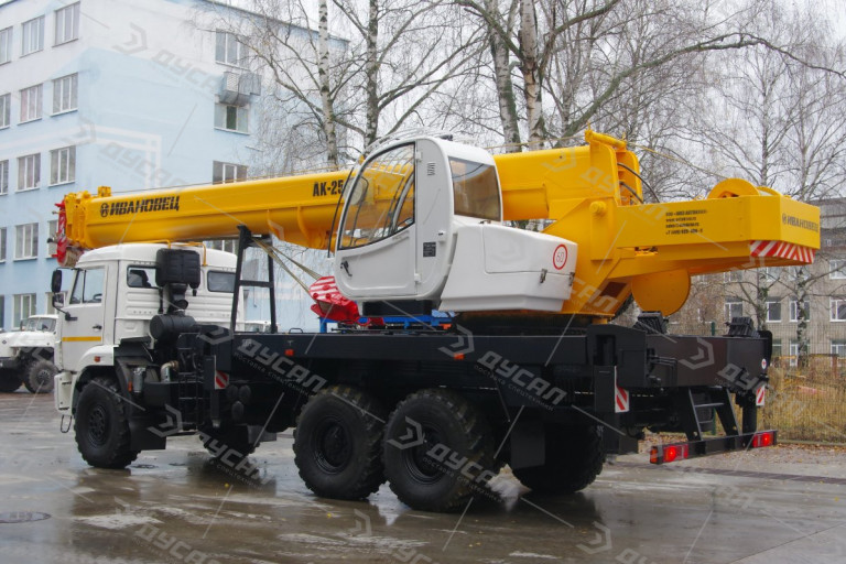 Автокран "ИВАНОВЕЦ" КС-45717К-3Р на шасси КамАЗ 43118 (ОВОИД)