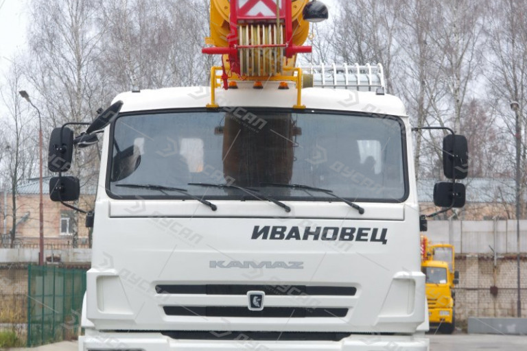 Автокран "ИВАНОВЕЦ" КС-65740-6 на шасси КамАЗ 6540 (ОВОИД)