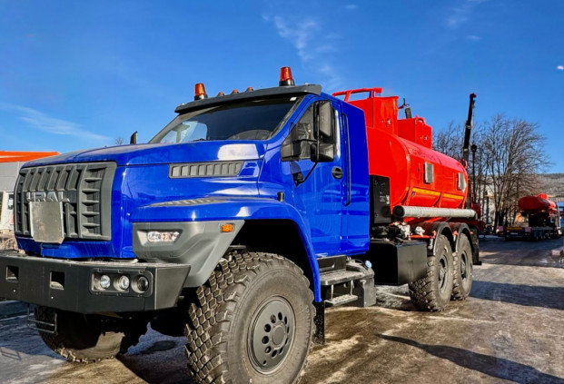 Автотопливозаправщик (бензовоз)  АТЗ-12/2 на шасси УРАЛ NEXT со спальным местом