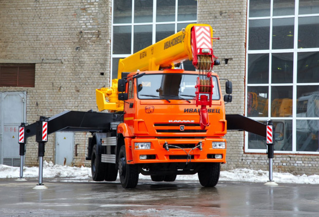 Автокран "ИВАНОВЕЦ" КС-55744 серия "БУЛЬДОГ" на шасси КамАЗ 53605 (ОВОЙД)