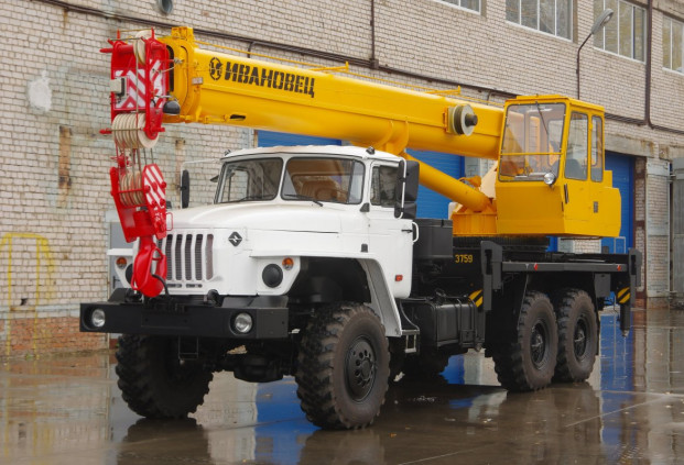 Автокран "ИВАНОВЕЦ" КС-45717-1 на шасси УРАЛ 4320 (ОВОИД)