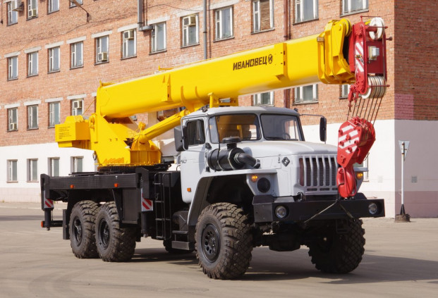 Автокран "ИВАНОВЕЦ" КС-45717-1Р на шасси УРАЛ 4320 (ОВОИД)