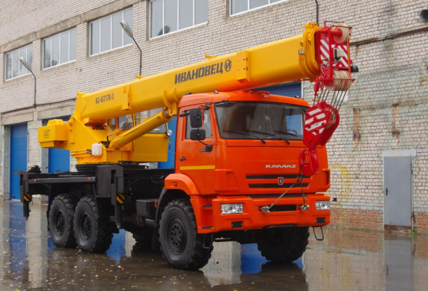 Автокран "ИВАНОВЕЦ" КС-45717К-3 ZF на шасси КамАЗ 43118 (ОВОИД)