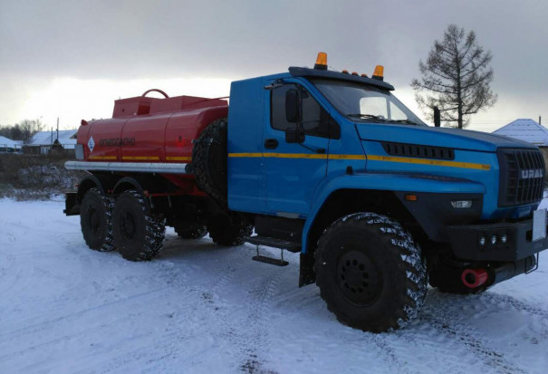 Автотопливозаправщик АТЗ-10 на базе УРАЛ NEXT 4320-72Е5 со спальным местом